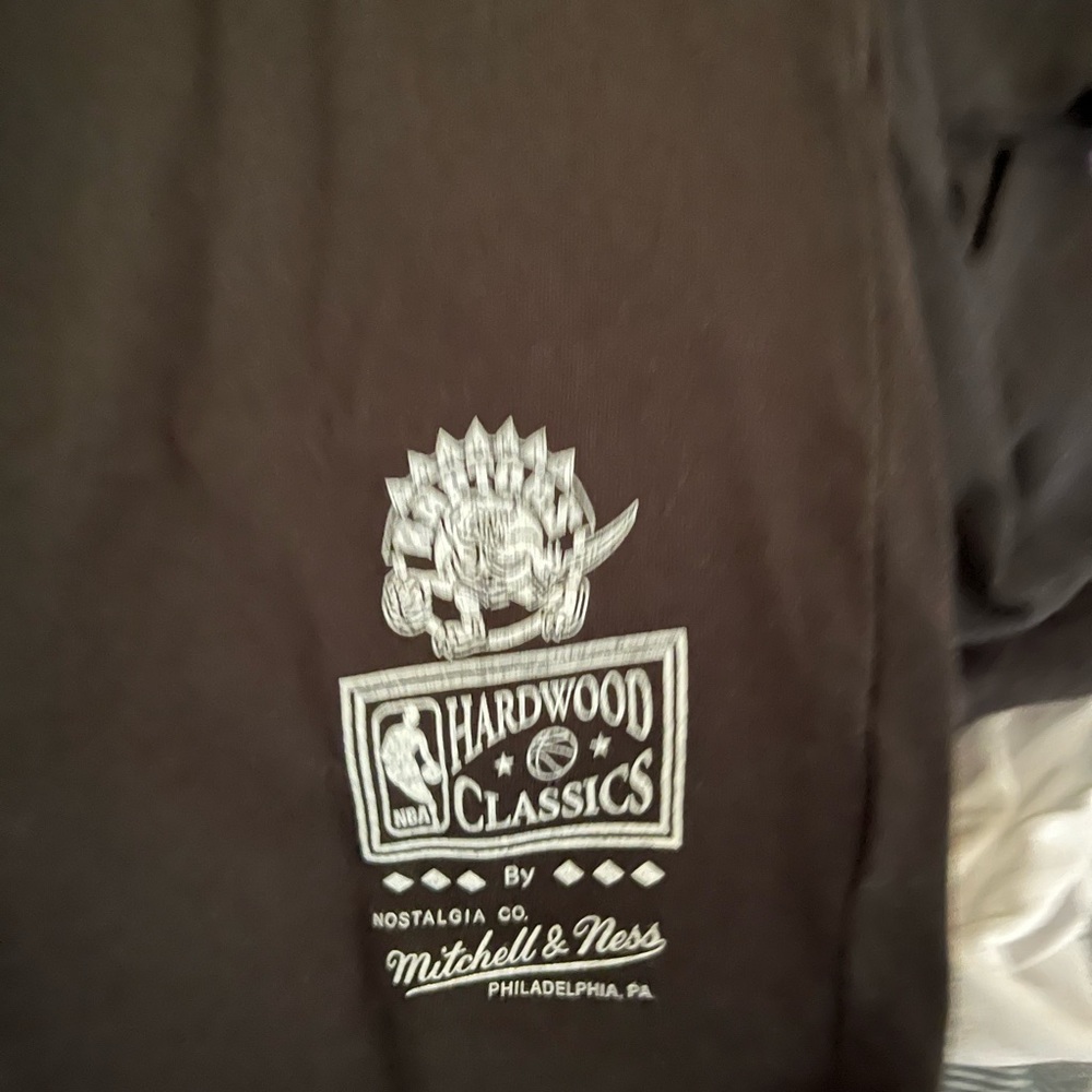 Mitchell & Ness Raptors Shirt - Picture 2 of 2